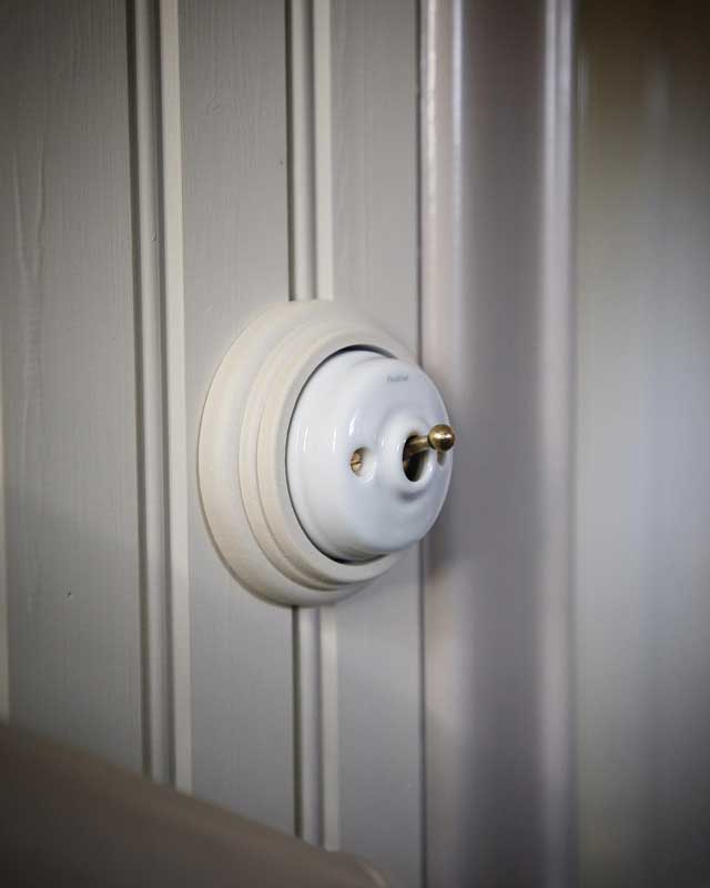 Dimbler Switch in White Porcelain with a Brass Knob