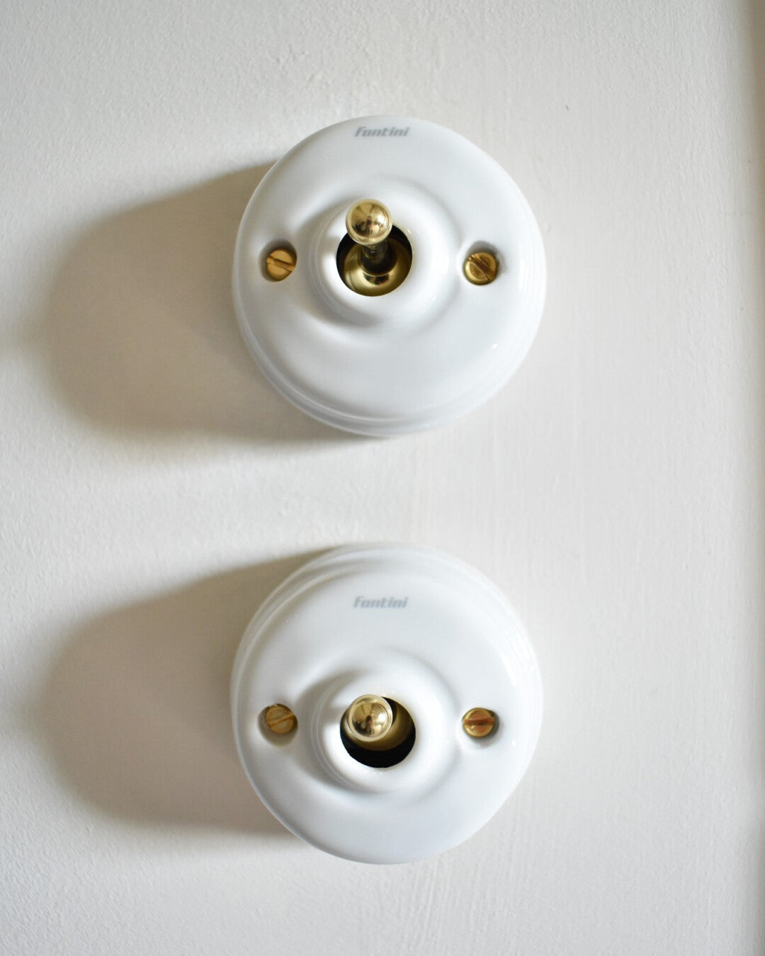 Dimbler Switch in White Porcelain with a Brass Knob